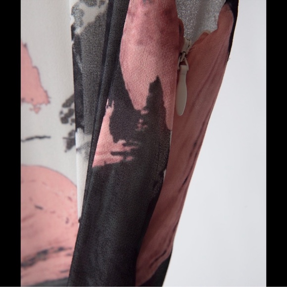 Beautiful dress - Picture 6 of 8